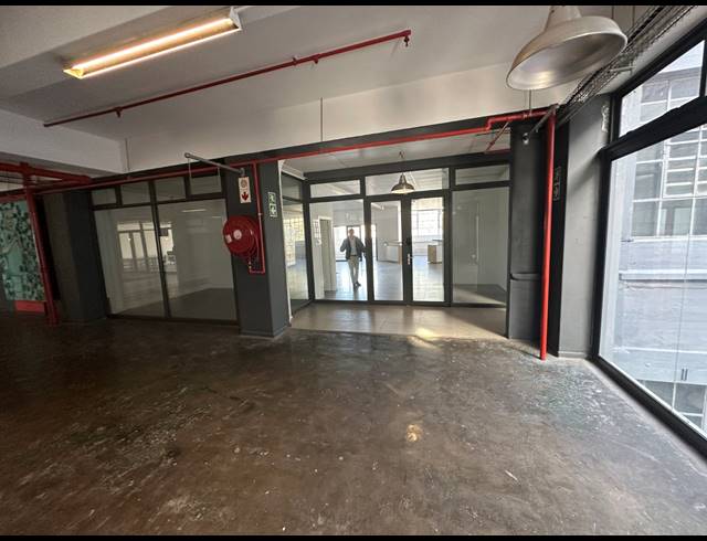 250M² OFFICE TO LET IN WOODSTOCK